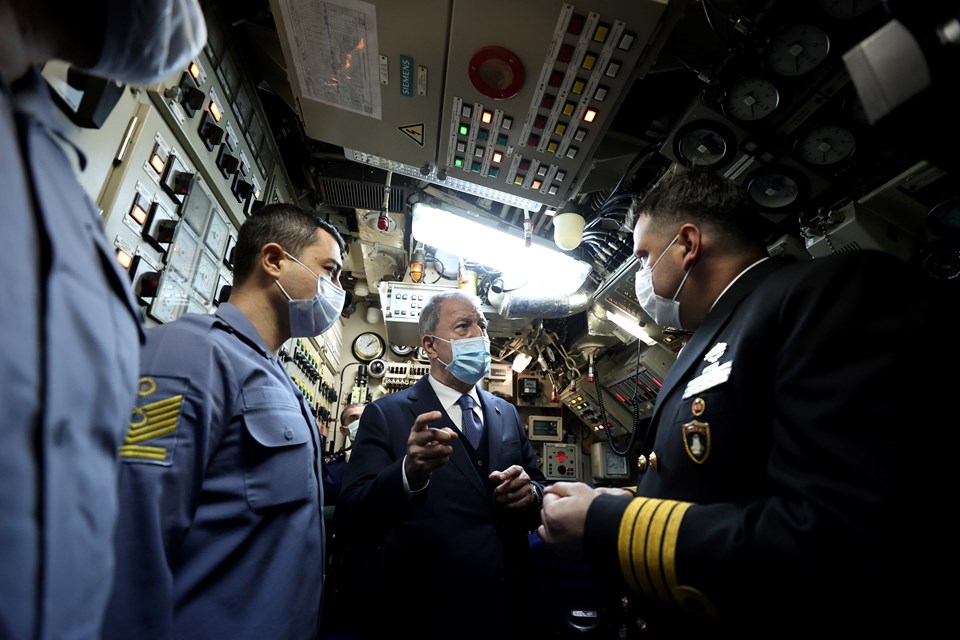 Milli Savunma Bakanı Hulusi Akar, TCG Gür denizaltısını ziyaret etti - 1
