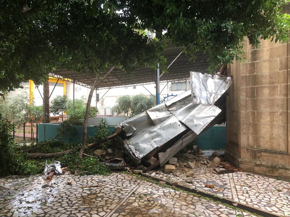 Antalya Kumluca'da kuvvetli rüzgar ve dolu: 1 ölü - 9
