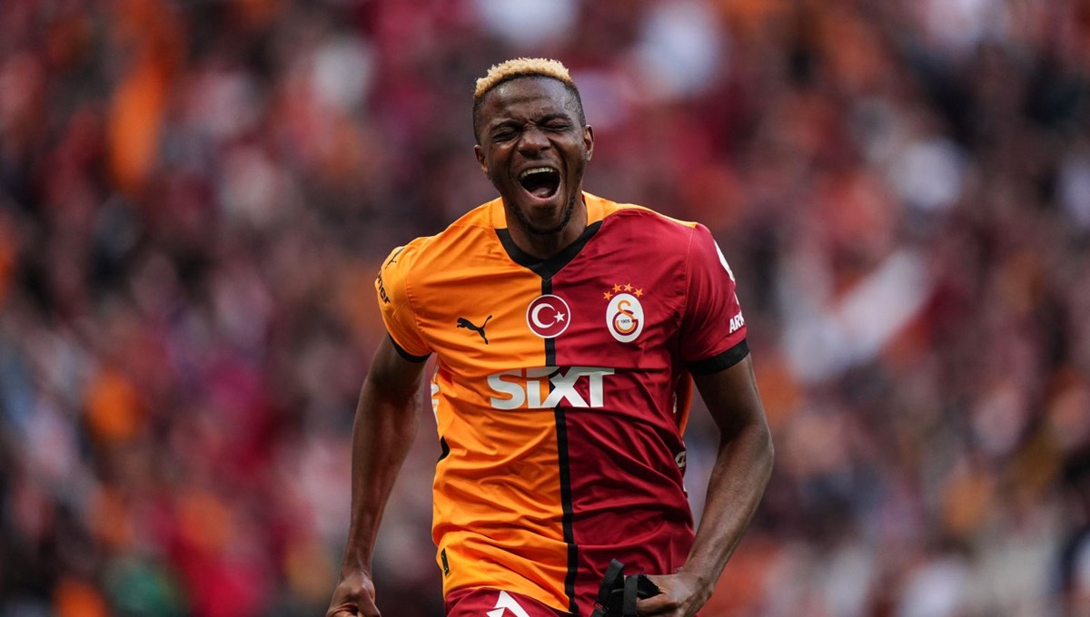 Galatasaray tribünlerinden Osimhen pankartları: 
