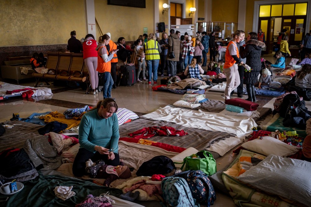 Rus saldırısından kaçış: Lviv tren istasyonunda endişeli bekleyiş - 47