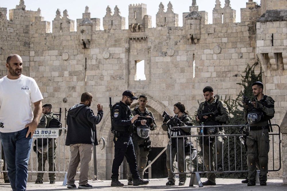 İsrail'den cuma namazı öncesi Mescid-i Aksa ve çevresinde yoğun güvenlik önlemleri - 2