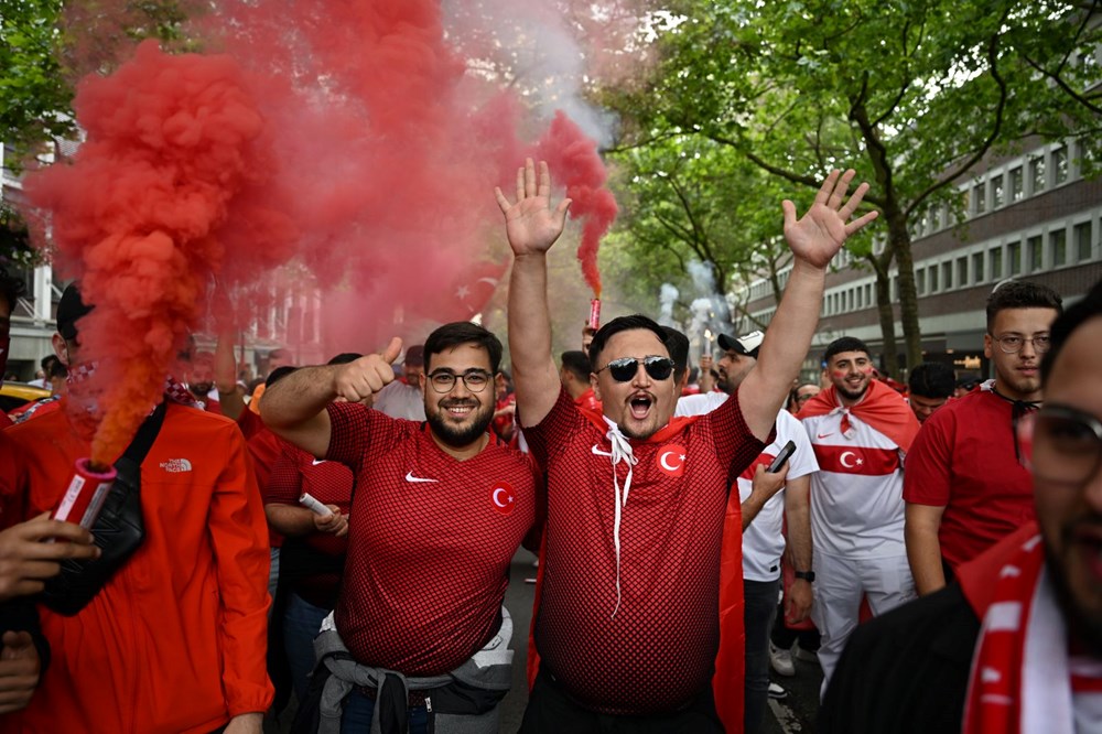 Almanya kırmızı-beyaz oldu! Dortmund'da Türk taraftarlardan şov! - 6