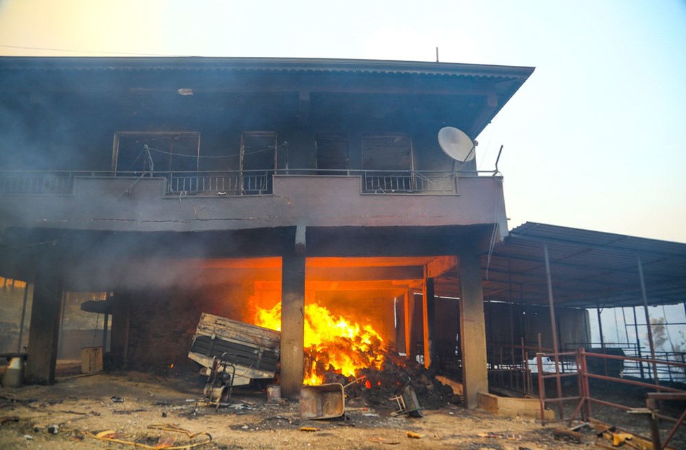 Manavgat'taki yangın evleri kül etti - 6