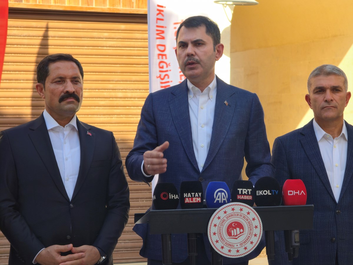 Bakan Murat Kurum, bölgede tarımla uğraşan vatandaşların mağduriyetlerinin giderilmesi için çalışma yürüttüklerini söyledi.