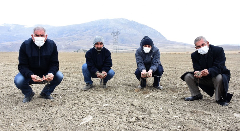 Tarlalar susuz kaldı, çiftçiler çözüm arıyor - 1