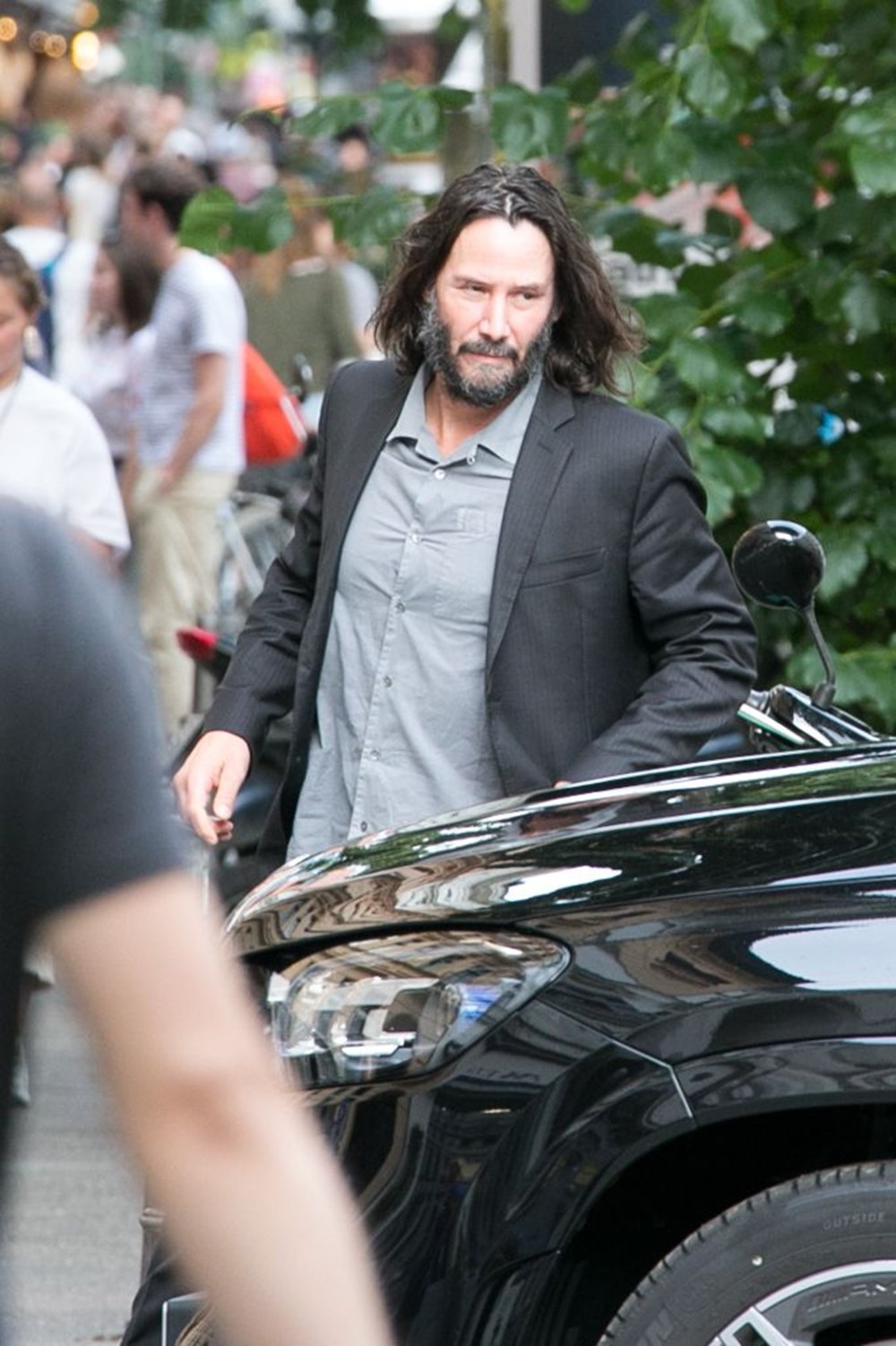 Keanu Reeves ve kız arkadaşı Alexandra Grant Matrix 4 ekibiyle akşam yemeğinde - 1