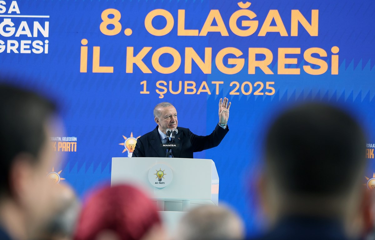 Erdoğan, partisinin Muradiye Spor Salonu Erdoğan, partisinin Muradiye Spor Salonu