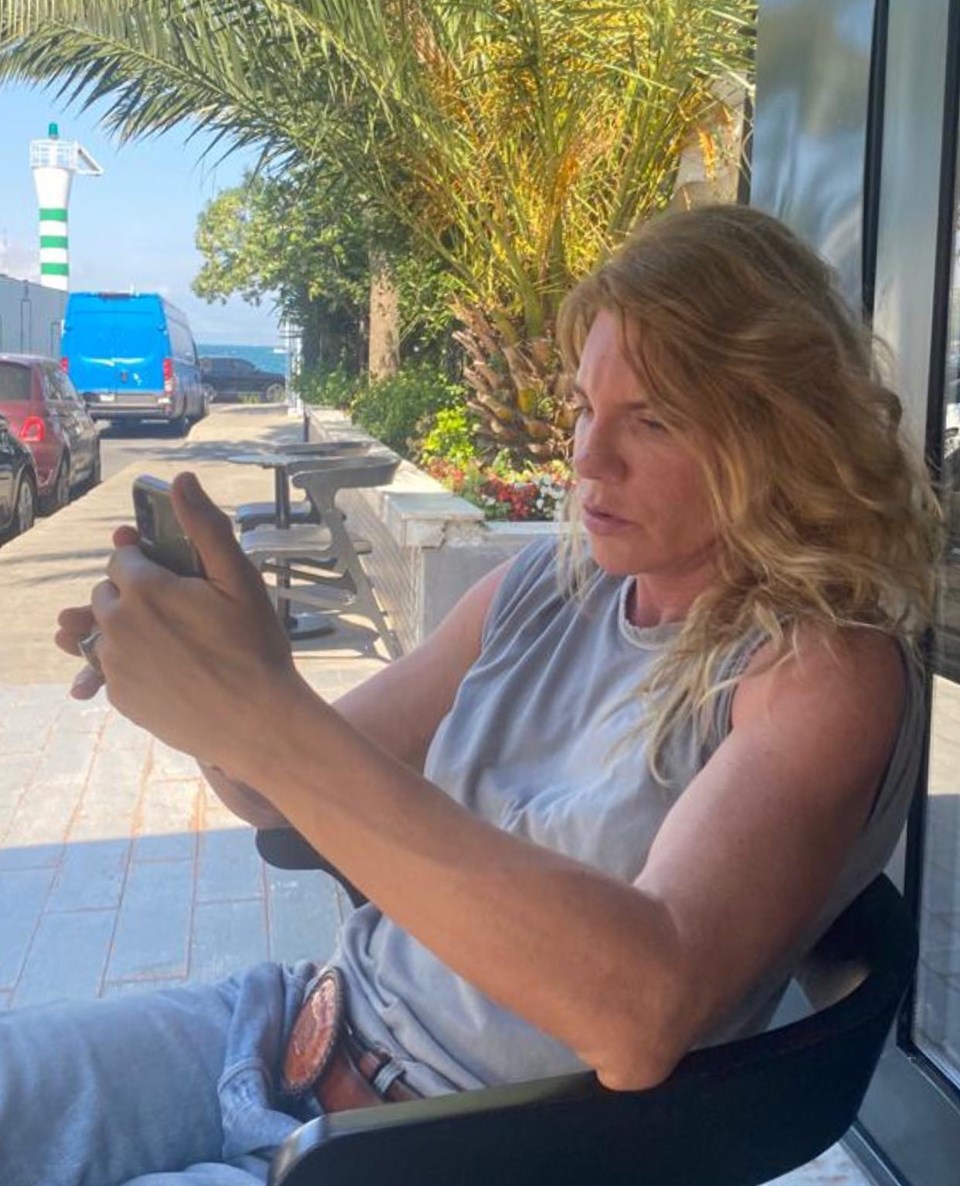 Biricik Suden'in kol kasları dikkat çekti - 1