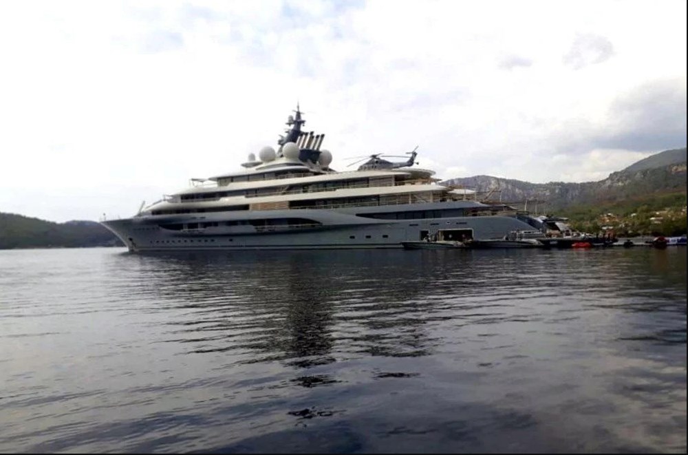 Bezos Hollanda’da öfkeye yol açtı: Yatı için köprü sökülmeyecek - 9