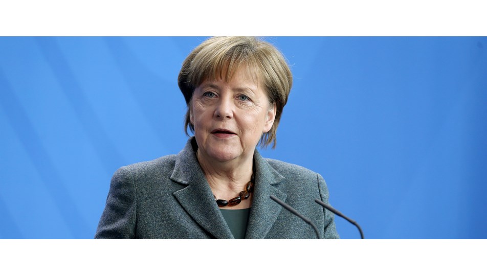 Merkel'den Suriye'de uçuşa yasak bölgeye destek