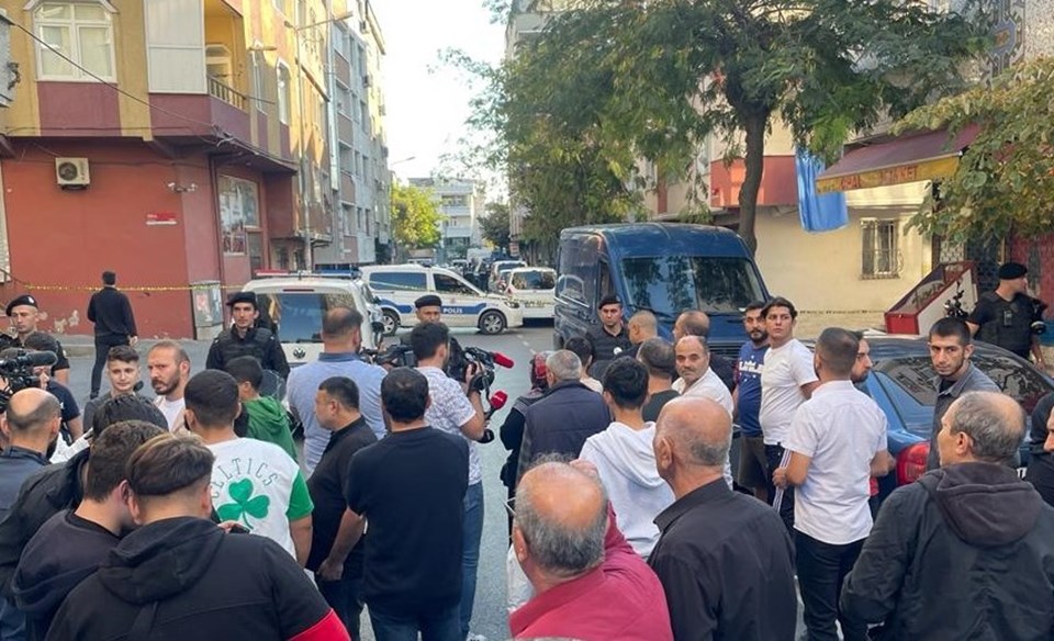 Bağcılar'da vahşi cinayet: Annesinin başını kesip sokağa attı