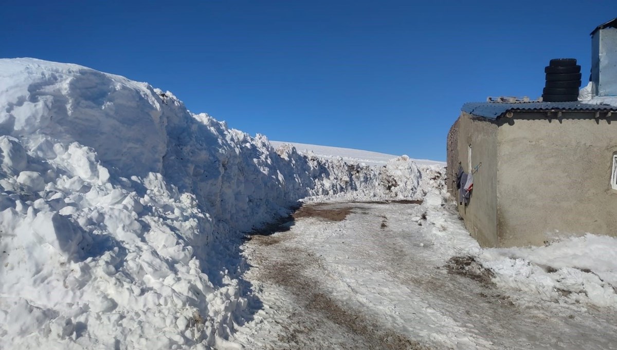 Erzurum'da kar kalınlığı 3 metreyi aştı