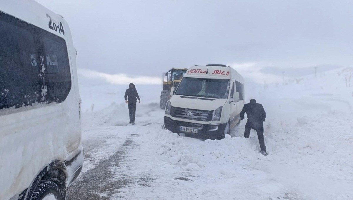 Van’da tipide mahsur kalanlar kurtarıldı