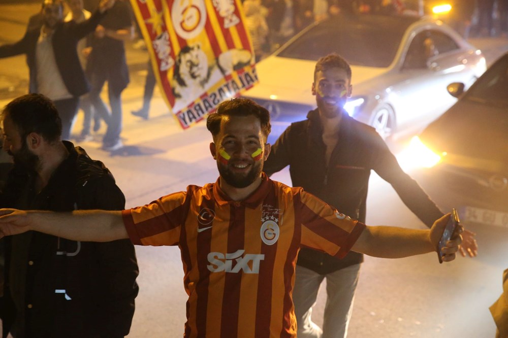 Galatasaray şampiyon oldu taraftar sokağa döküldü - 33