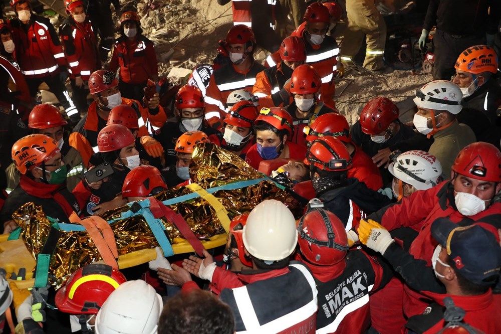 İzmir'de deprem sonrası enkaz altındakiler için zamana karşı yarış (65'inci saatte kurtarıldı) - 6