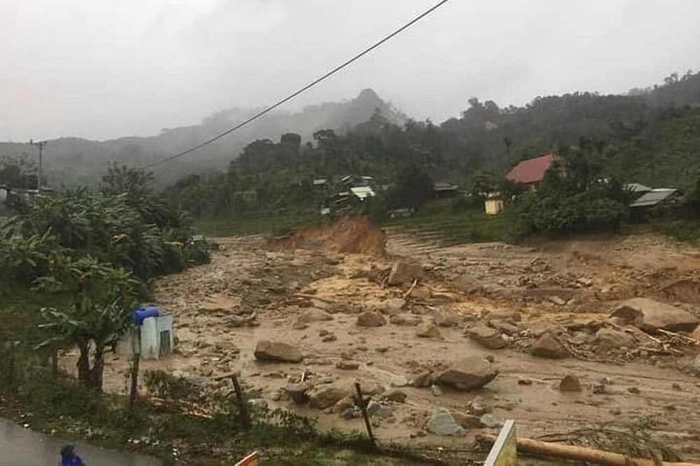 Vietnam'ı tayfundan sonra toprak kayması vurdu: 35'e yükseldi - 1