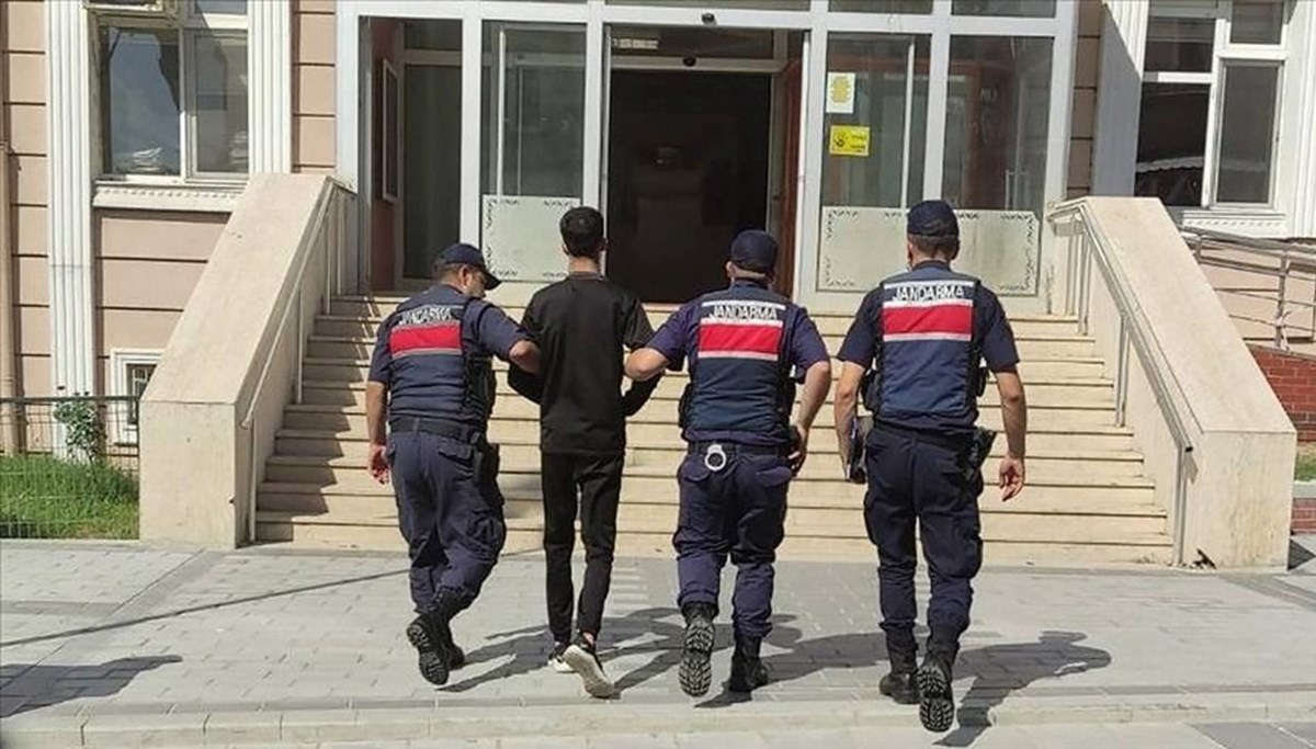 Yunanistan'a kaçmaya çalışan terör örgütü PKK şüphelisi yakalandı Yunanistan'a kaçmaya çalışan terör örgütü PKK şüphelisi yakalandı