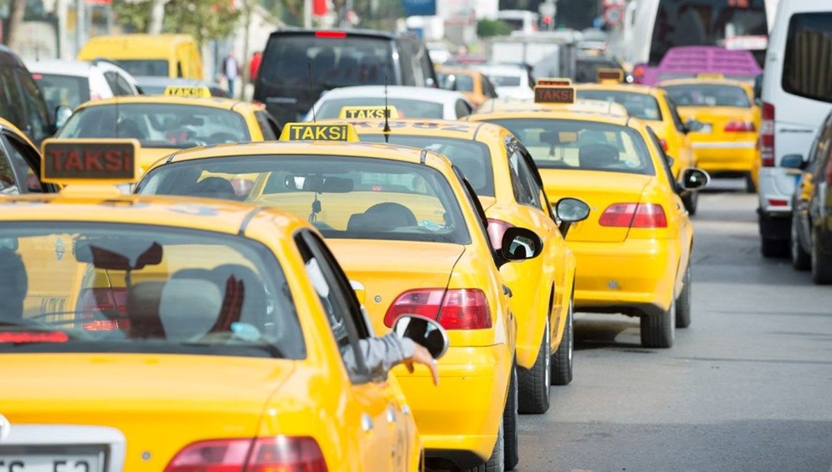 İstanbul'da taksiciler vatandaşların deprem yardımlarını ücretsiz taşıyacak