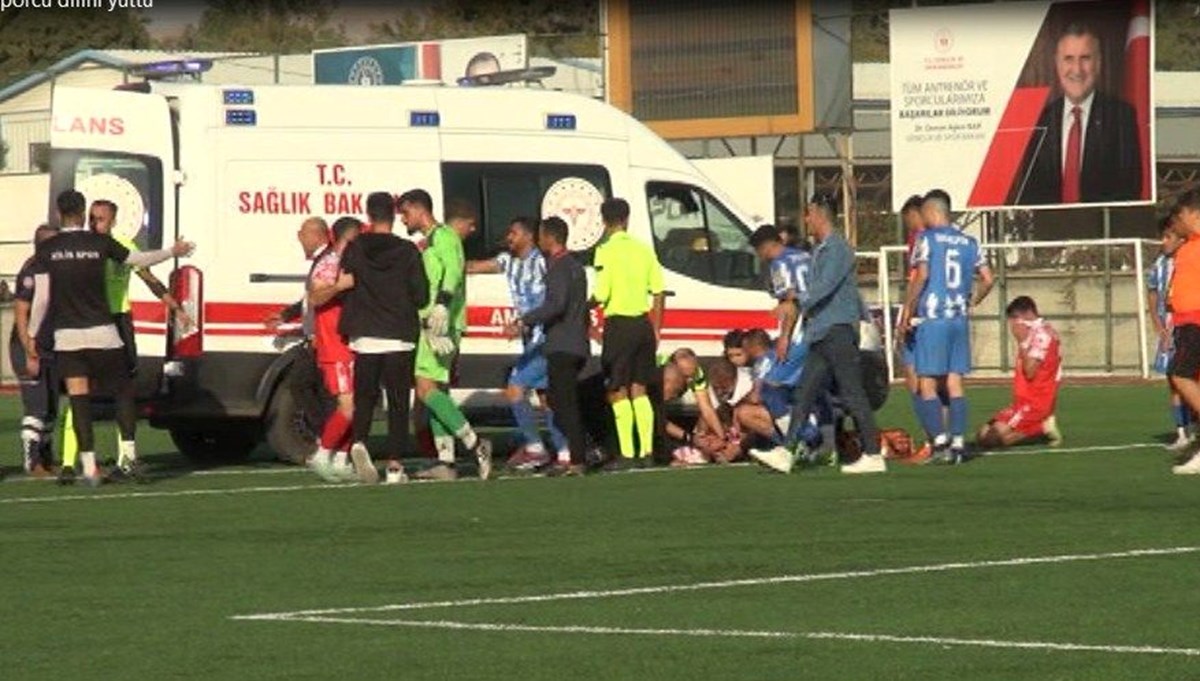 Dili boğazına kaçan fotbolcu, erken müdahaleyle hayat turundu Dili boğazına kaçan fotbolcu, erken müdahaleyle hayat turundu