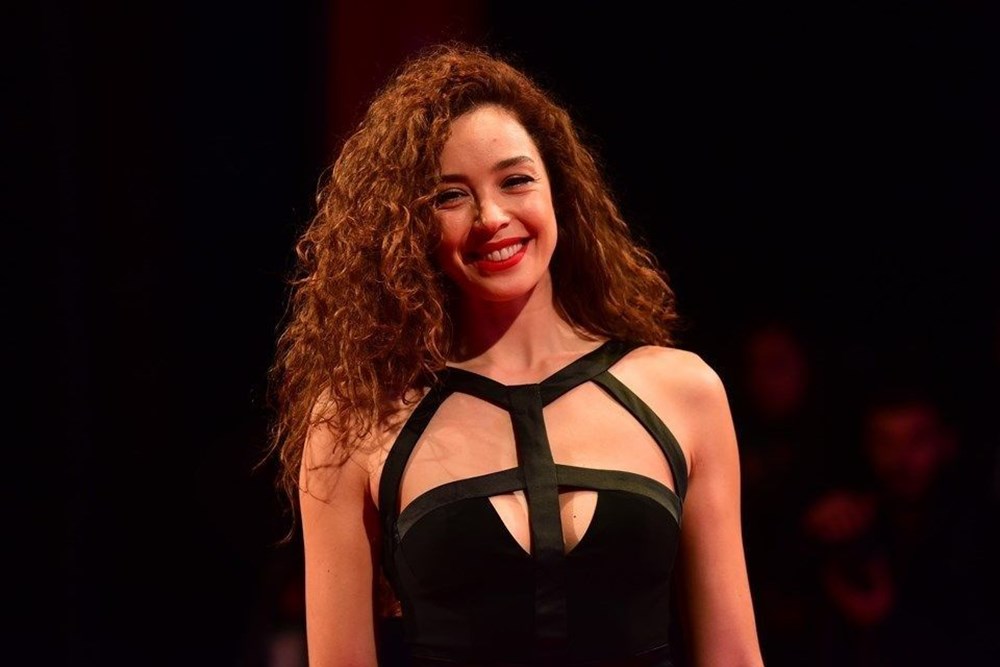 Dilan Çiçek Deniz geçmişe götürdü (Ünlülerin çocukluk ve gençlik halleri) - 372