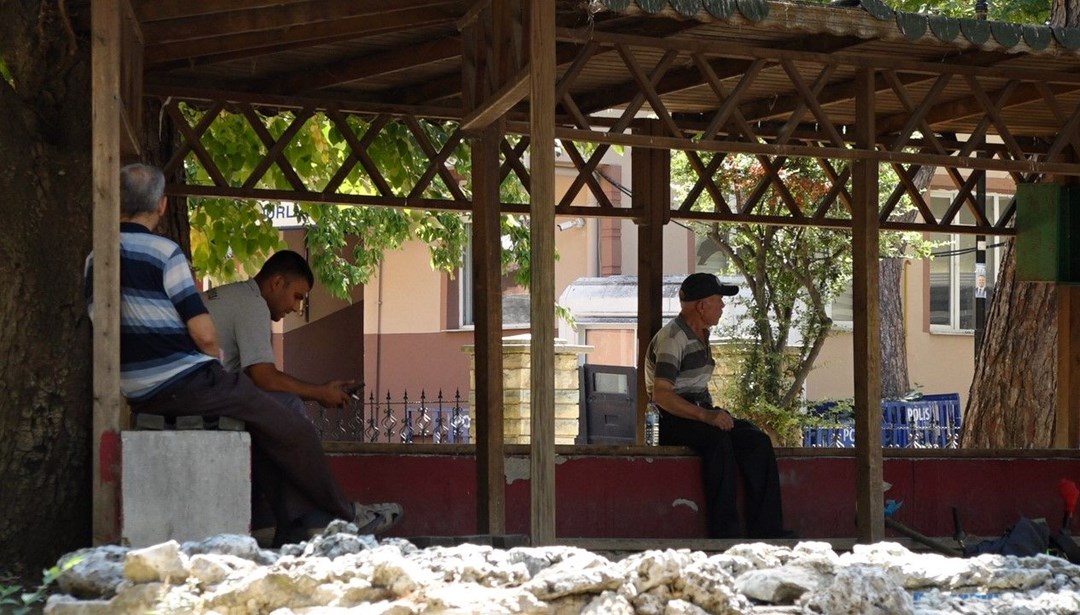 Termometreler 42 dereceyi gösterdi! Bunaltıcı sıcaklar zor anlar yaşattı