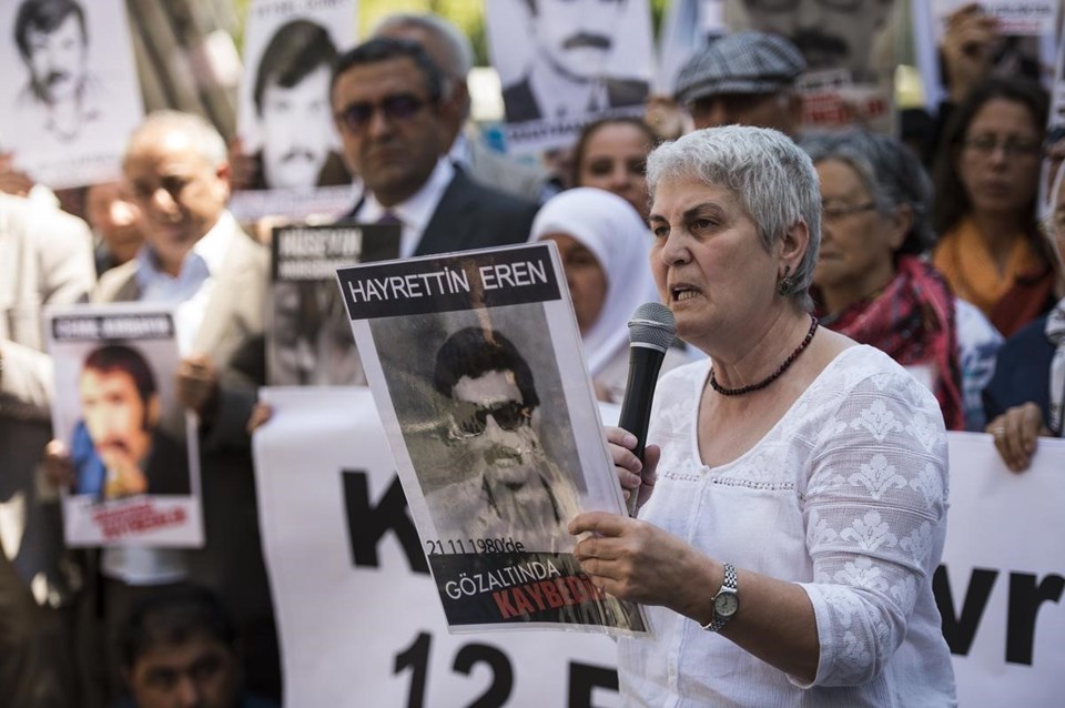 Kenan Evren için karargahta tören, camide protesto, sokakta davul-zurna - 17