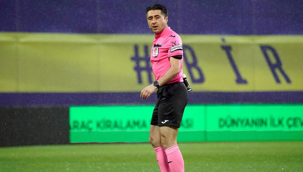 1. lig maçında hakemden hayati müdahale: Futbolcuyu ölümden kurtardı