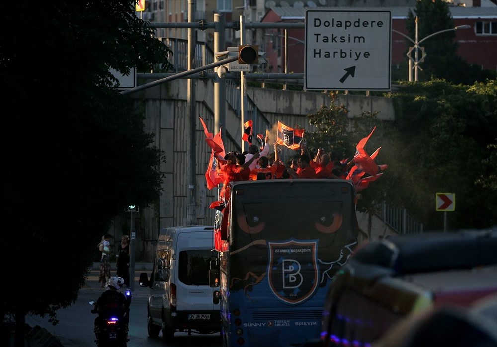 Medipol Başakşehir, şampiyonluk kupasını kaldırdı - 22