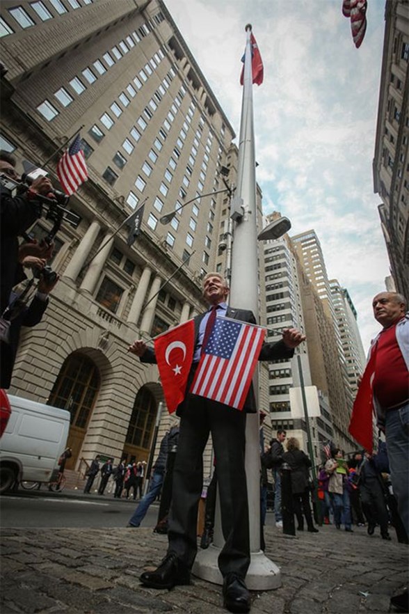Turk Bayragini Gondere Cekti Ntv