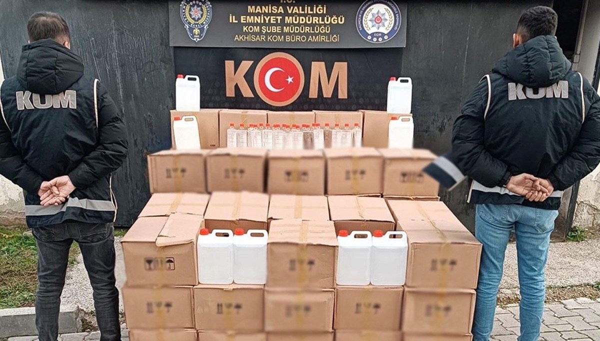 Manisa'nın 8 ilçesinde eş zamanlı kaçak alkol operasyonu Manisa'nın 8 ilçesinde eş zamanlı kaçak alkol operasyonu
