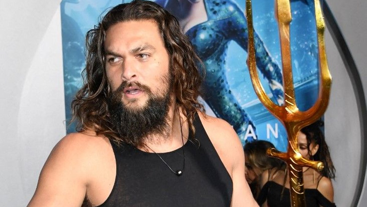 Jason Momoa meşhur saçlarını mesaj vermek için kazıttı