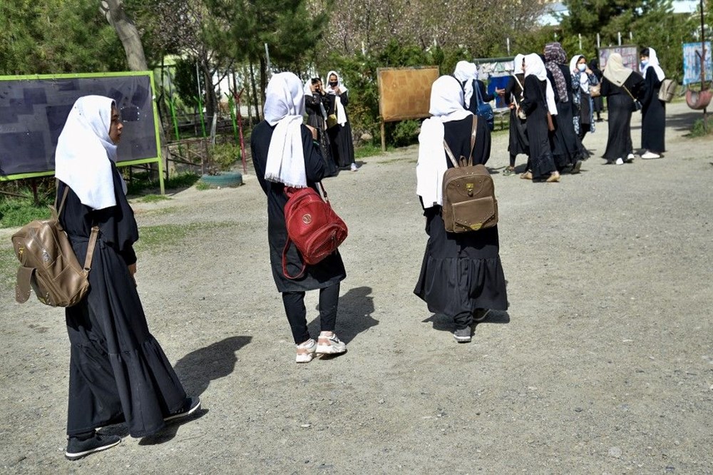 Taliban kızlara okulları birkaç saatliğine açıp tekrar kapattı - 8