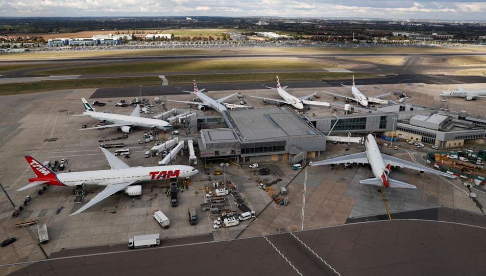 Londra havalimanında korkutan yangın: Uçuşlar iptal edildi