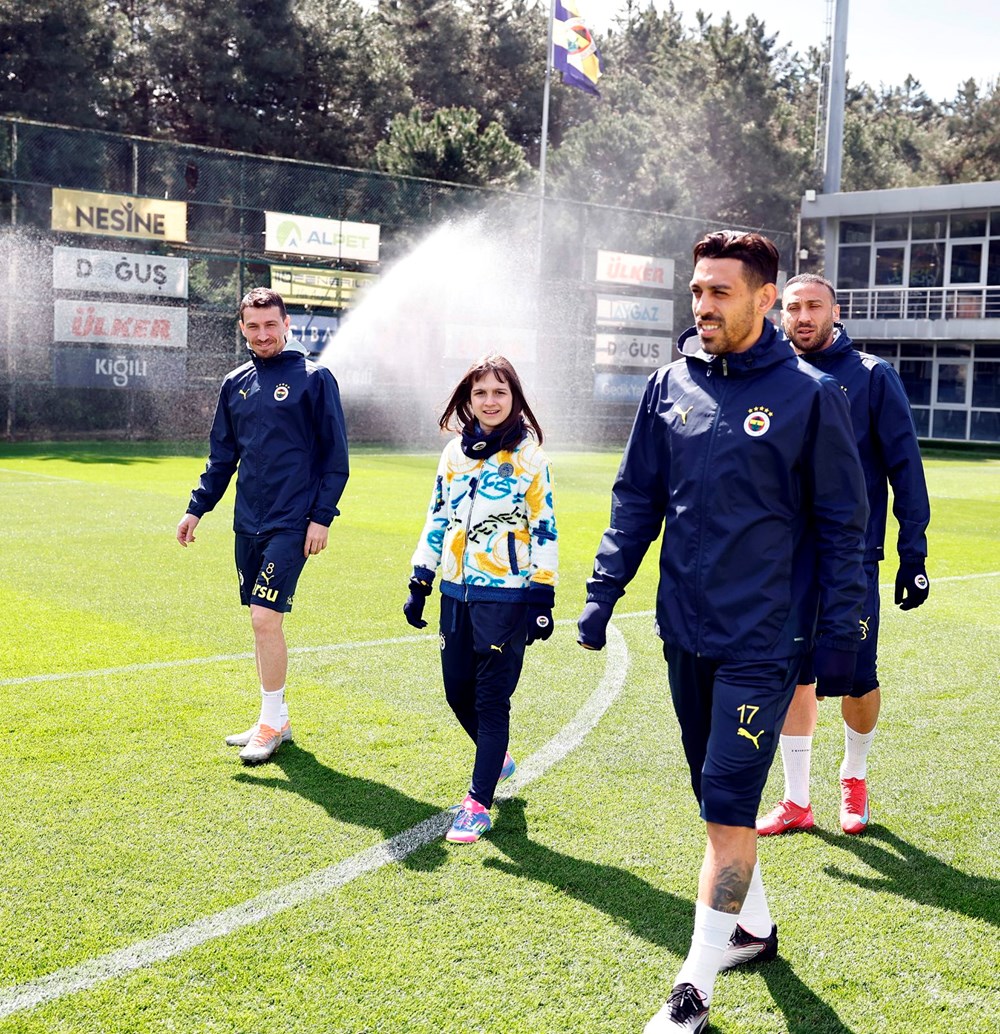 Aziz Yıldırım'ın kızı Yaz, Fenerbahçe idmanında 73