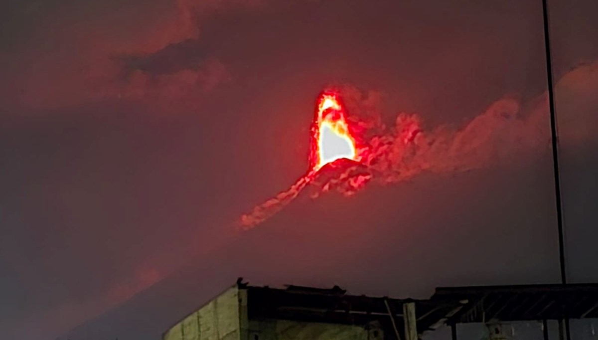 Fuego Yanardağı patladı, 30 bin kişiye tahliye kapıda