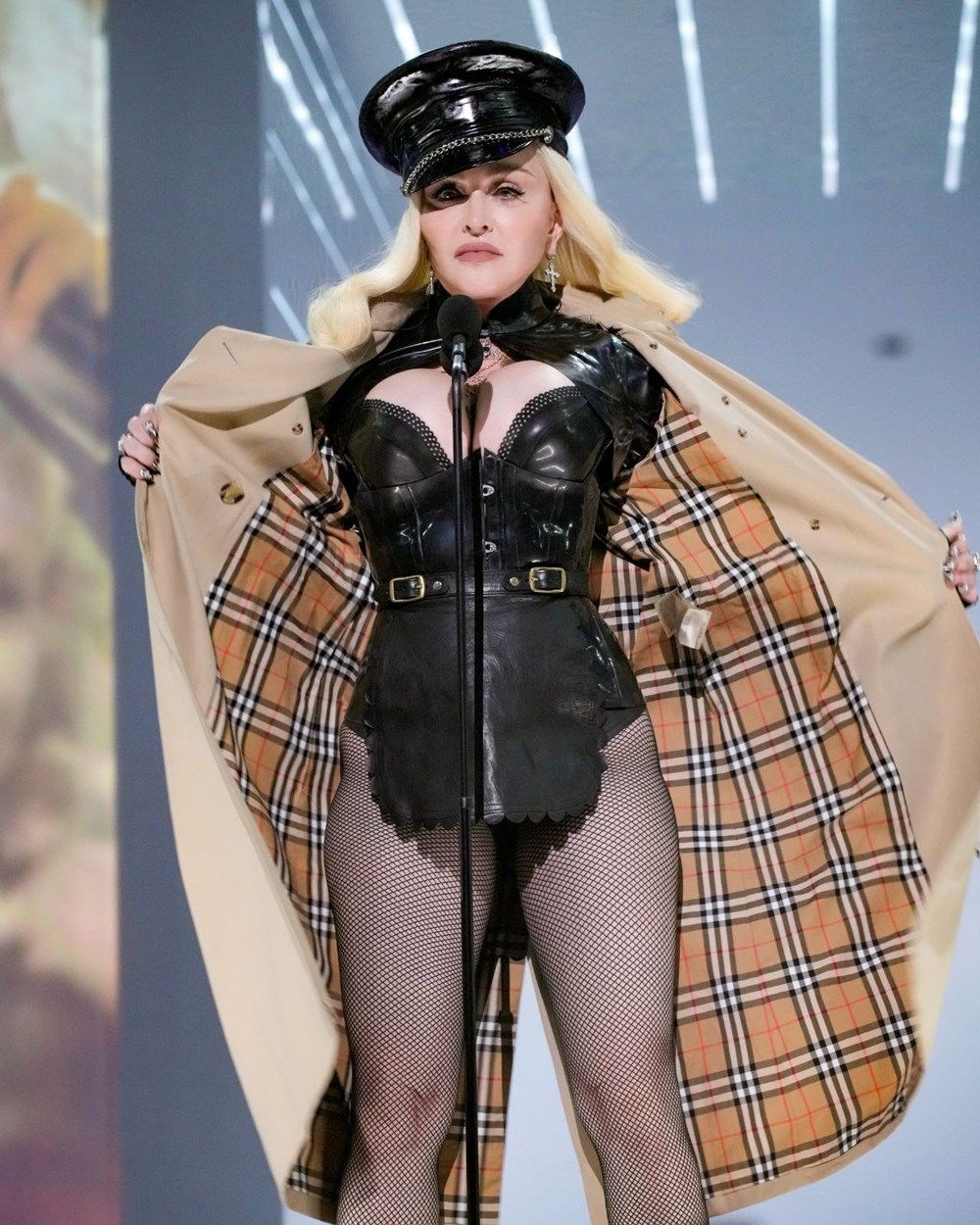 Batman ve Matrix'i reddeden Madonna: Kendimi öldürecek kadar pişman oldum - 2