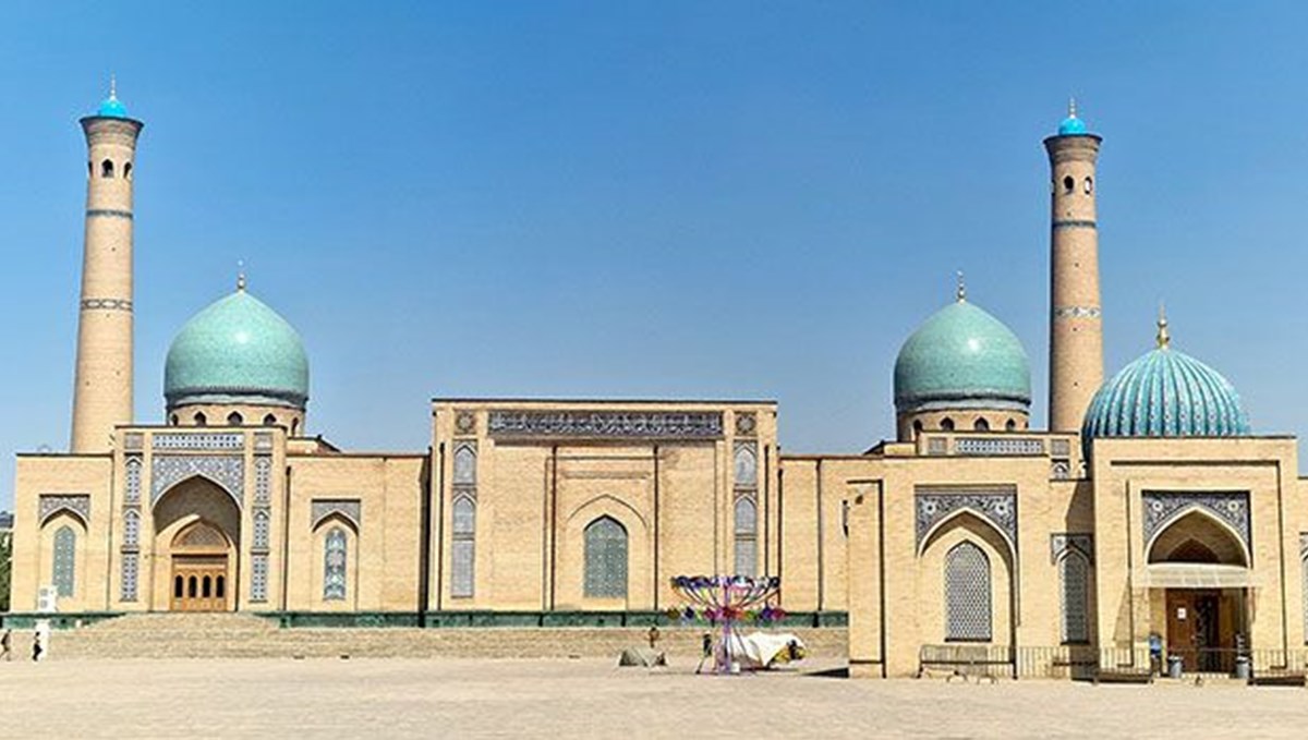 Özbekistan'daki Hazreti İmam Külliyesi'ne turistlerden yoğun ilgi