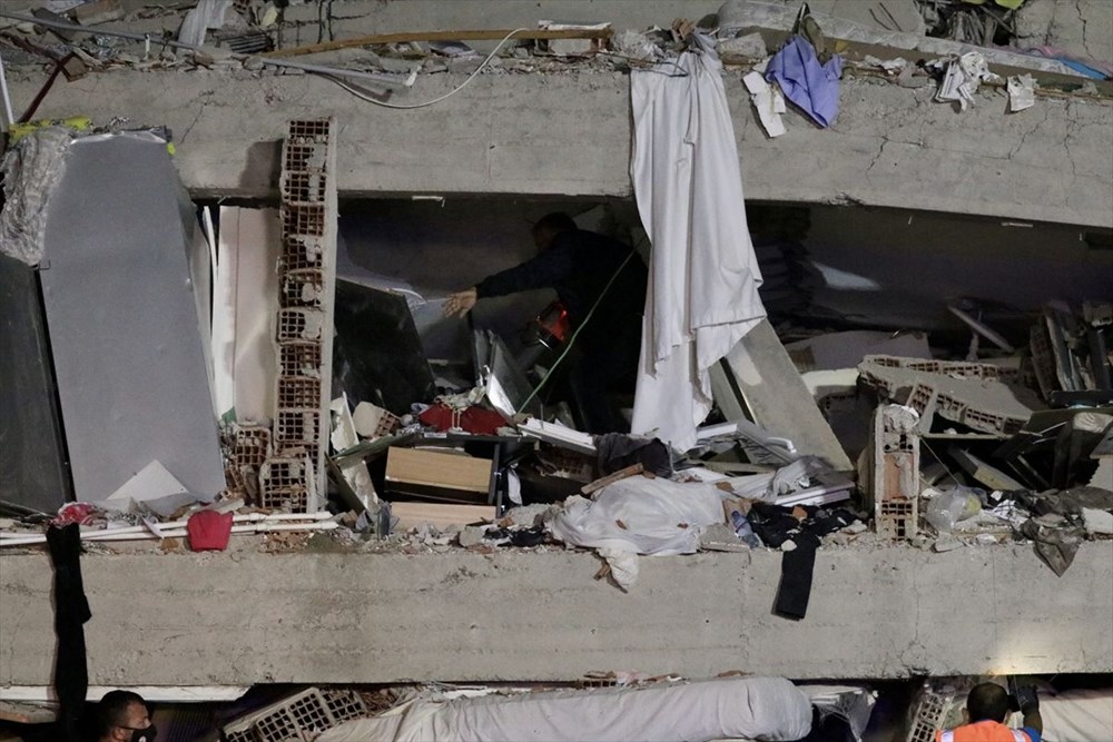 Enkaz altındakiler için zamana karşı yarış - 21