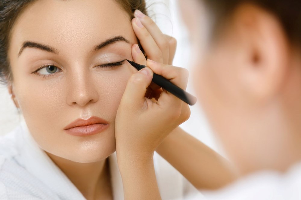 En kolay eyeliner uygulama yöntemleri - 3