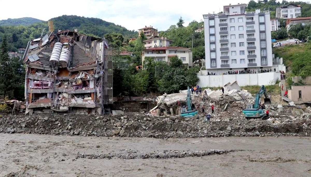 Kastamonu'daki selde 17 kişinin öldüğü apartmanın müteahhidine tahliye