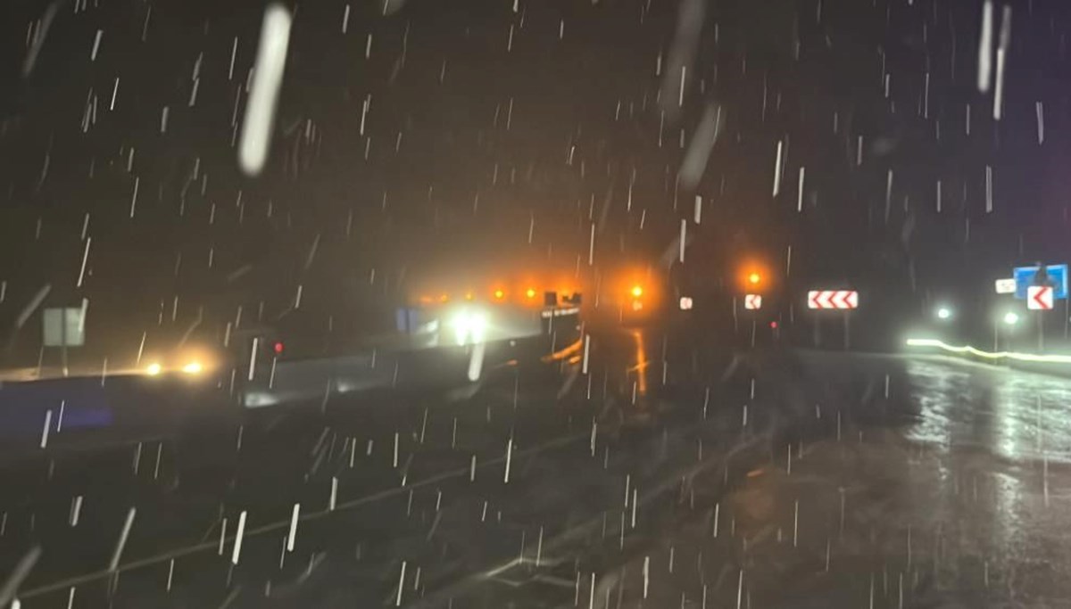 Bolu Dağı’nda kar ve sis etkili oluyor Bolu Dağı’nda kar ve sis etkili oluyor