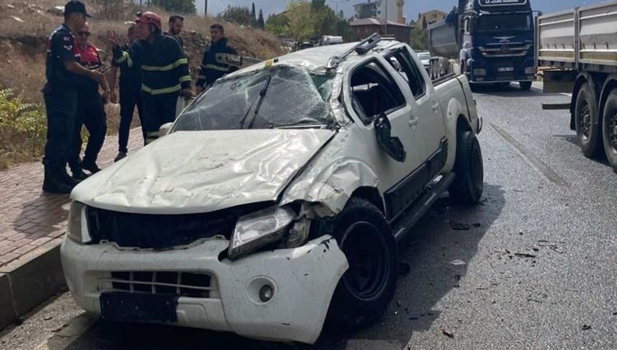 Bilecik'te feci kaza: 1 ölü, 3 yaralı Bilecik'te feci kaza: 1 ölü, 3 yaralı