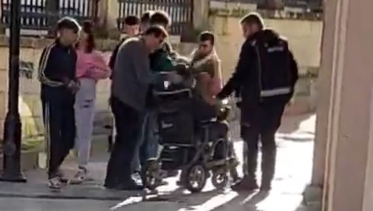 Kağıthane'de engelli adama dayak kamerada Kağıthane'de engelli adama dayak kamerada