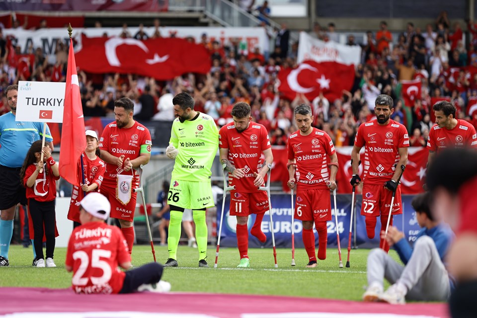 SON DAKİKA HABERİ: Ampute Milli Futbol Takımı üst üste 3'üncü kez Avrupa şampiyonu oldu - 1