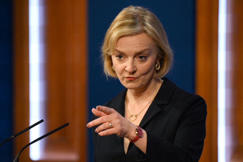 İngiltere Eski Başbakanı Liz Truss'a bornoz ve parti faturası