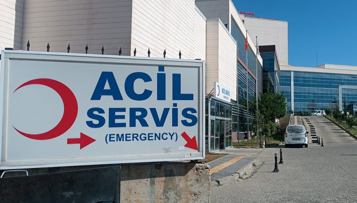 Düğünde atılan havai fişekler kalabalığın arasında patladı: 5 yaralı Düğünde atılan havai fişekler kalabalığın arasında patladı: 5 yaralı
