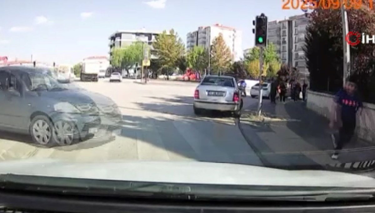 Yaya geçidinde ölümden kıl payı kurtuldu