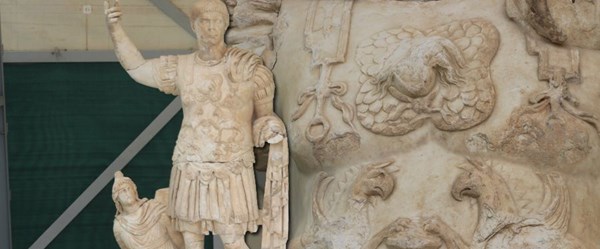 Laodikya'da İmparator Traian'ın zırhlı heykeli bulundu (Dünyada eşi ve benzeri yok)
