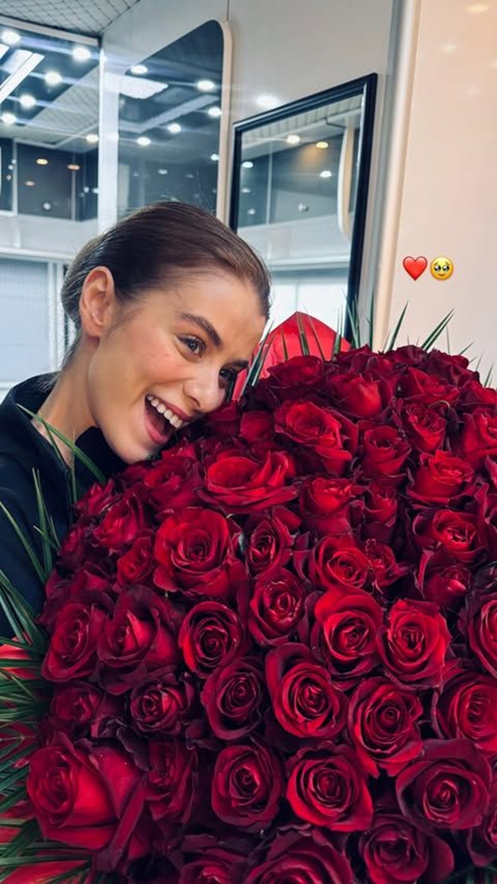 Ünlü isimlerden Sevgililer Günü paylaşımları - 5