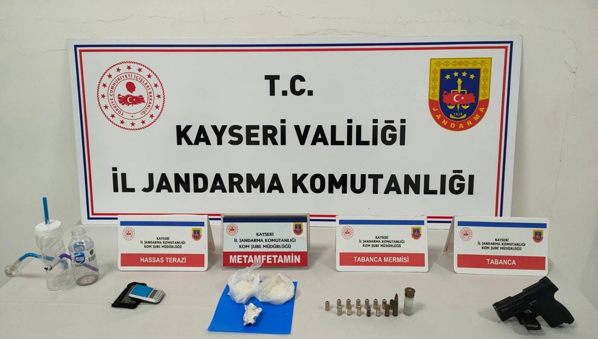 Kayseri'de uyuşturucu operasyonu: 2 gözaltı Kayseri'de uyuşturucu operasyonu: 2 gözaltı